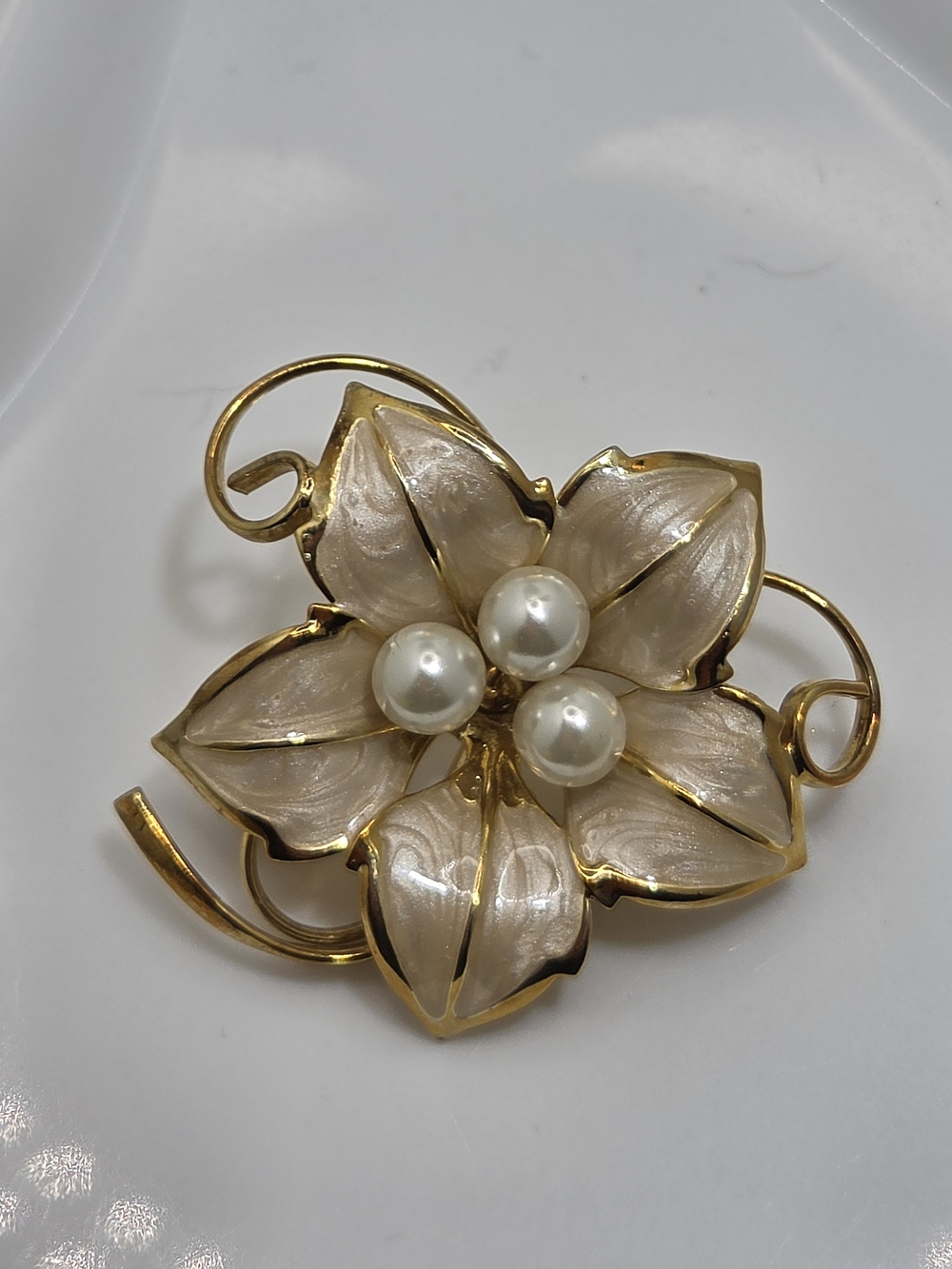 🌸 Vintage Cream Pearl & Enamel Flower Brooch | Gold Tone Dogwood Pin ✨